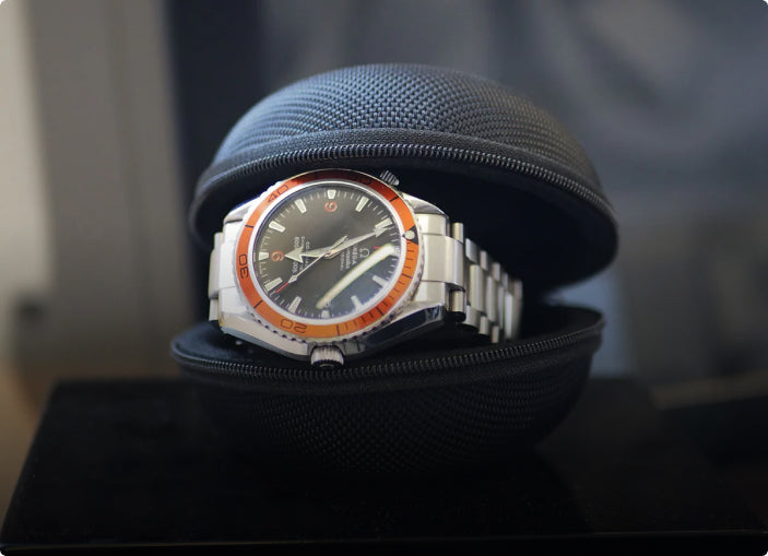 Barrington Travel single watch case on a table with a watch inside